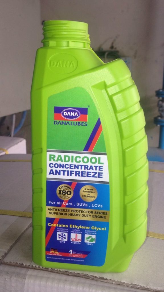 Anticongelante 50% DANA refrigerante rojo de larga duración para motores diésel, gasolina, maquinaria pesada, camiones y aplicaciones marinas.